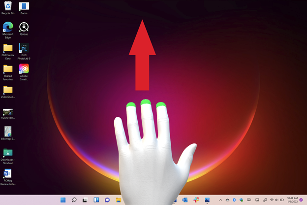 Deslice hacia arriba con tres dedos en Windows 11 para ver la vista de tareas.