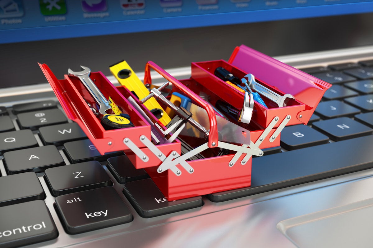 un conjunto de herramientas en miniatura o un conjunto de herramientas en un teclado portátil para construir, desarrollar o reparar