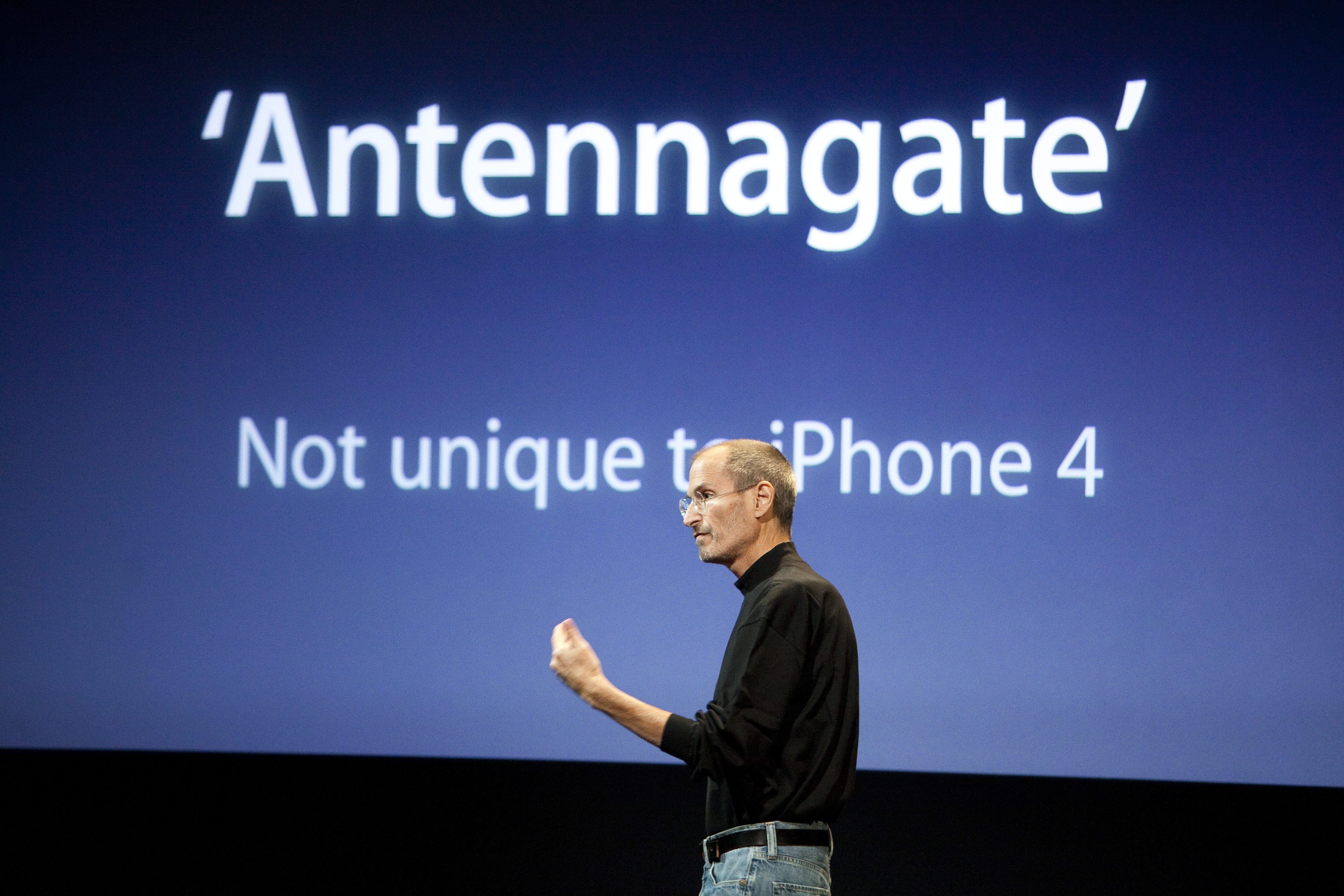 Steve Jobs habla sobre el iPhone 4 en 2010. (Dai Sugano / Mercury News)