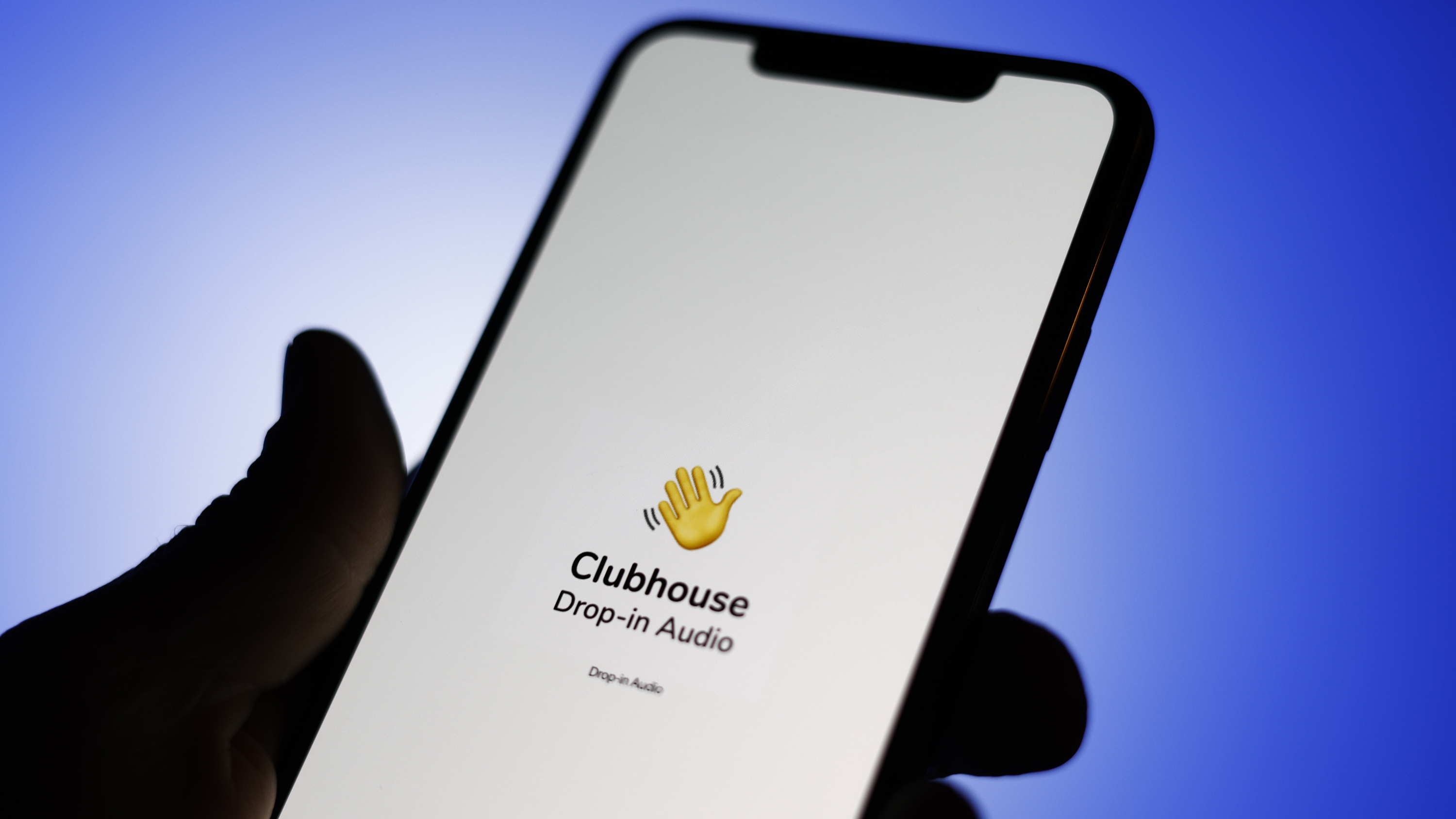 logo de la casa club en la pantalla del iphone