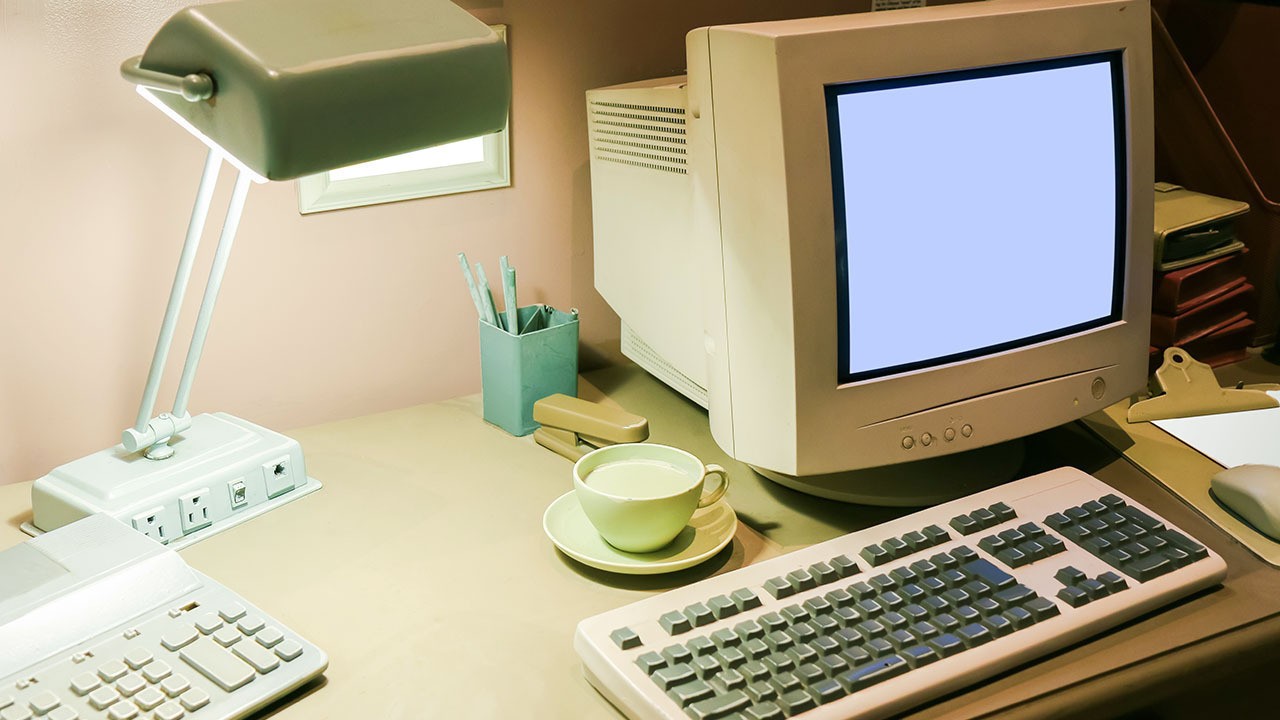 computadora vieja y teclado